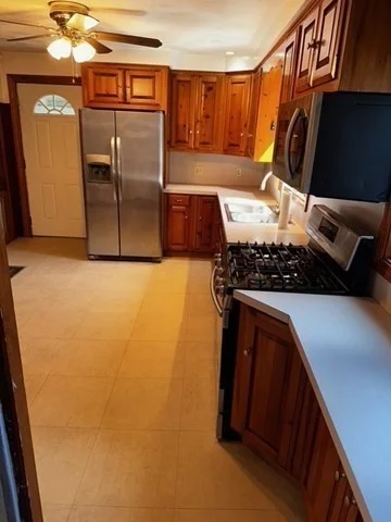 3 bed, 1 bath apartment for rent at 25 Pleasant St Unit 25, Salem — photo 6 of 14