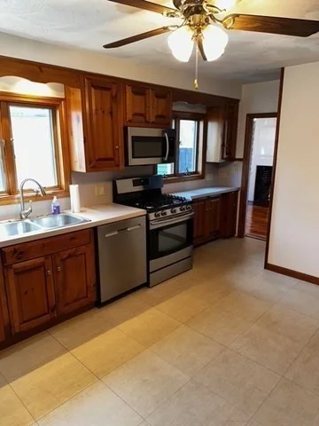 3 bed, 1 bath apartment for rent at 25 Pleasant St Unit 25, Salem — photo 7 of 14
