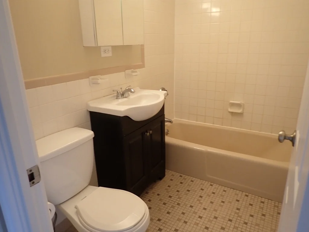 1 bed, 1 bath apartment for rent at 25 Pond St Unit 30, Banks Square — photo 11 of 11