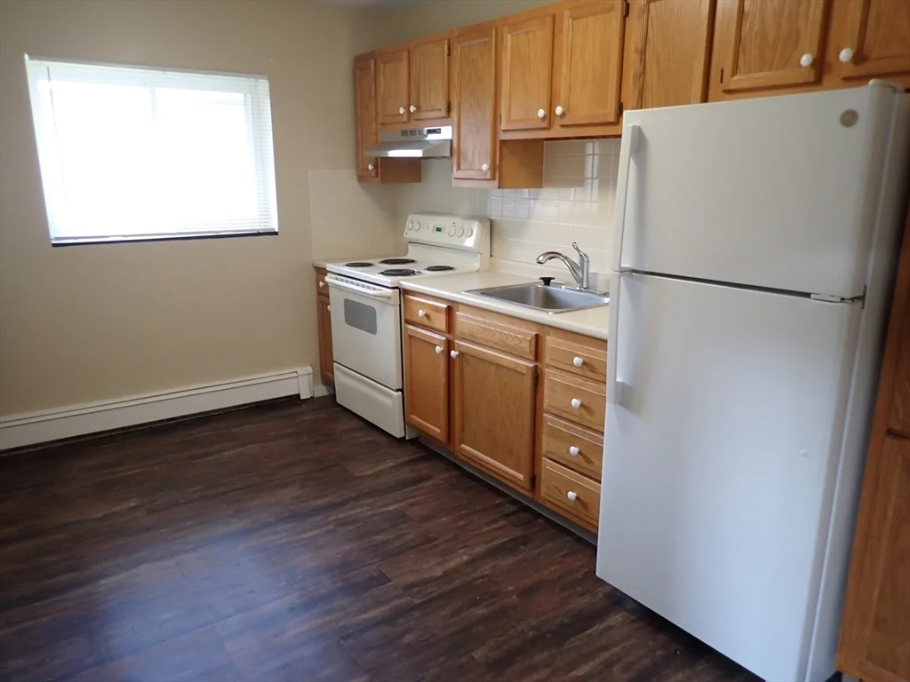 1 bed, 1 bath apartment for rent at 25 Pond St Unit 30, Banks Square — photo 4 of 11