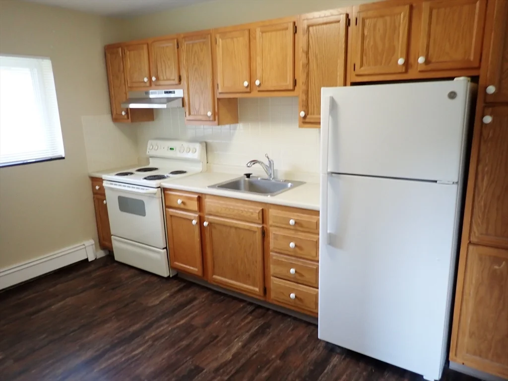 1 bed, 1 bath apartment for rent at 25 Pond St Unit 30, Banks Square — photo 2 of 11