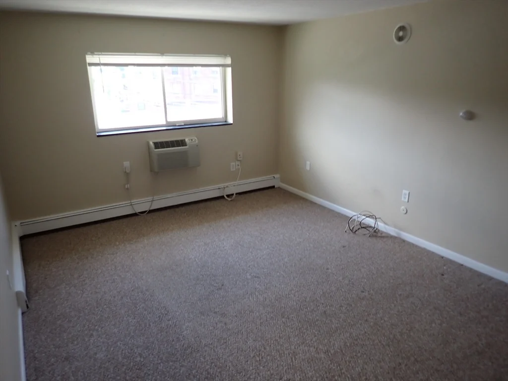 1 bed, 1 bath apartment for rent at 25 Pond St Unit 30, Banks Square — photo 6 of 11