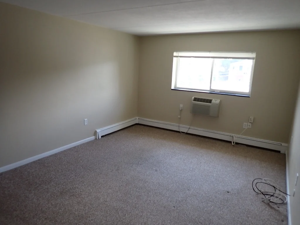 1 bed, 1 bath apartment for rent at 25 Pond St Unit 30, Banks Square — photo 5 of 11