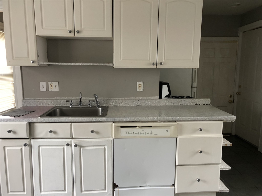 1 bed, 1 bath apartment for rent at 25 Porter St Unit 3, Malden — photo 3 of 4