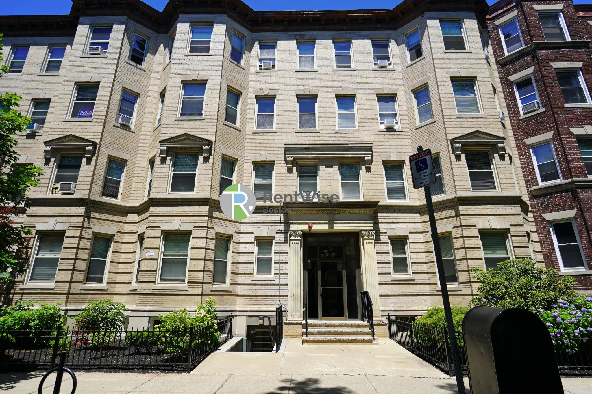 1 bed, 1 bath apartment for rent at 25 Queensberry St Unit 10, Fenway — photo 1 of 14