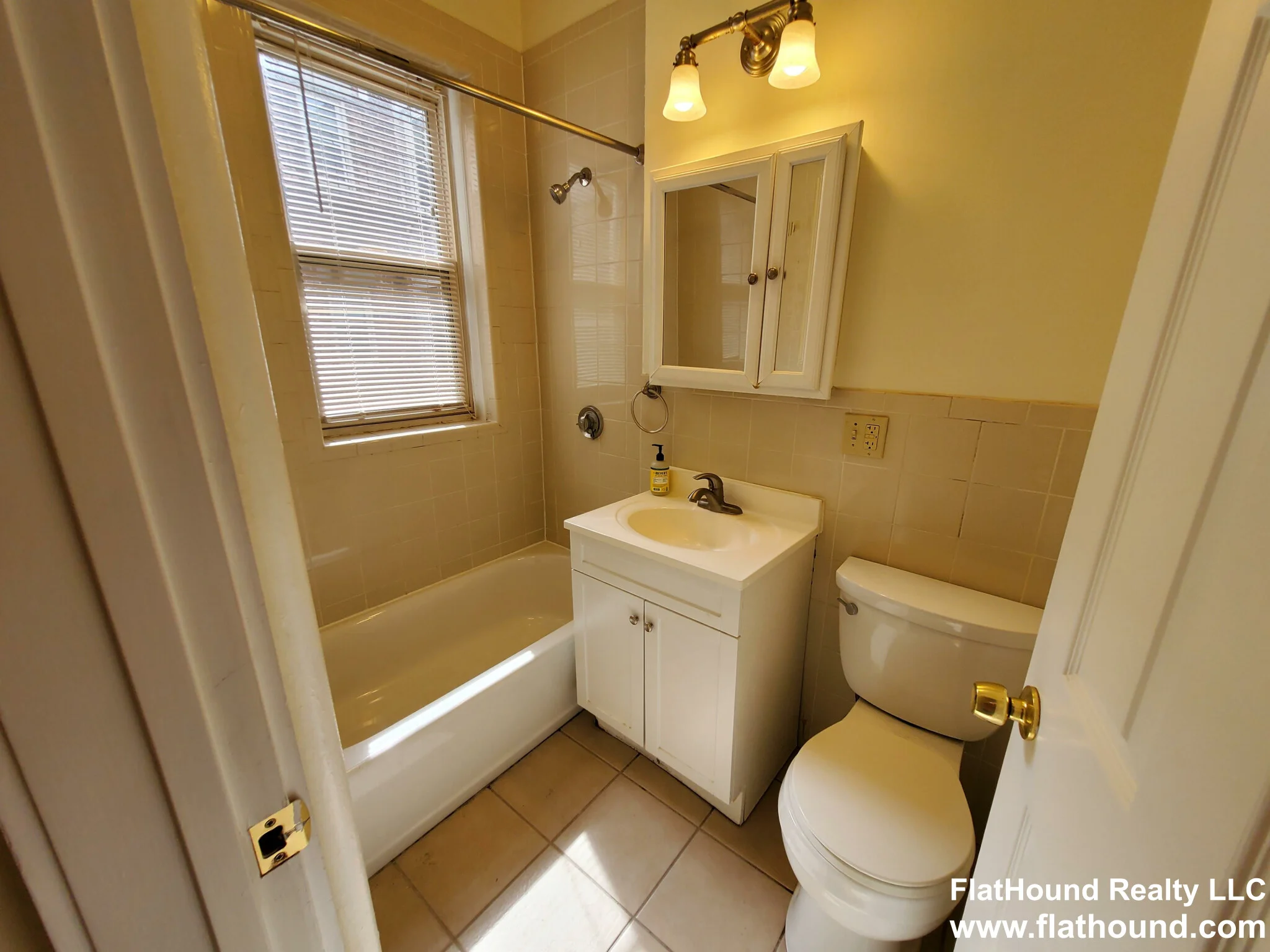 1 bed, 1 bath apartment for rent at 25 Queensberry St Unit 12, Fenway — photo 18 of 19