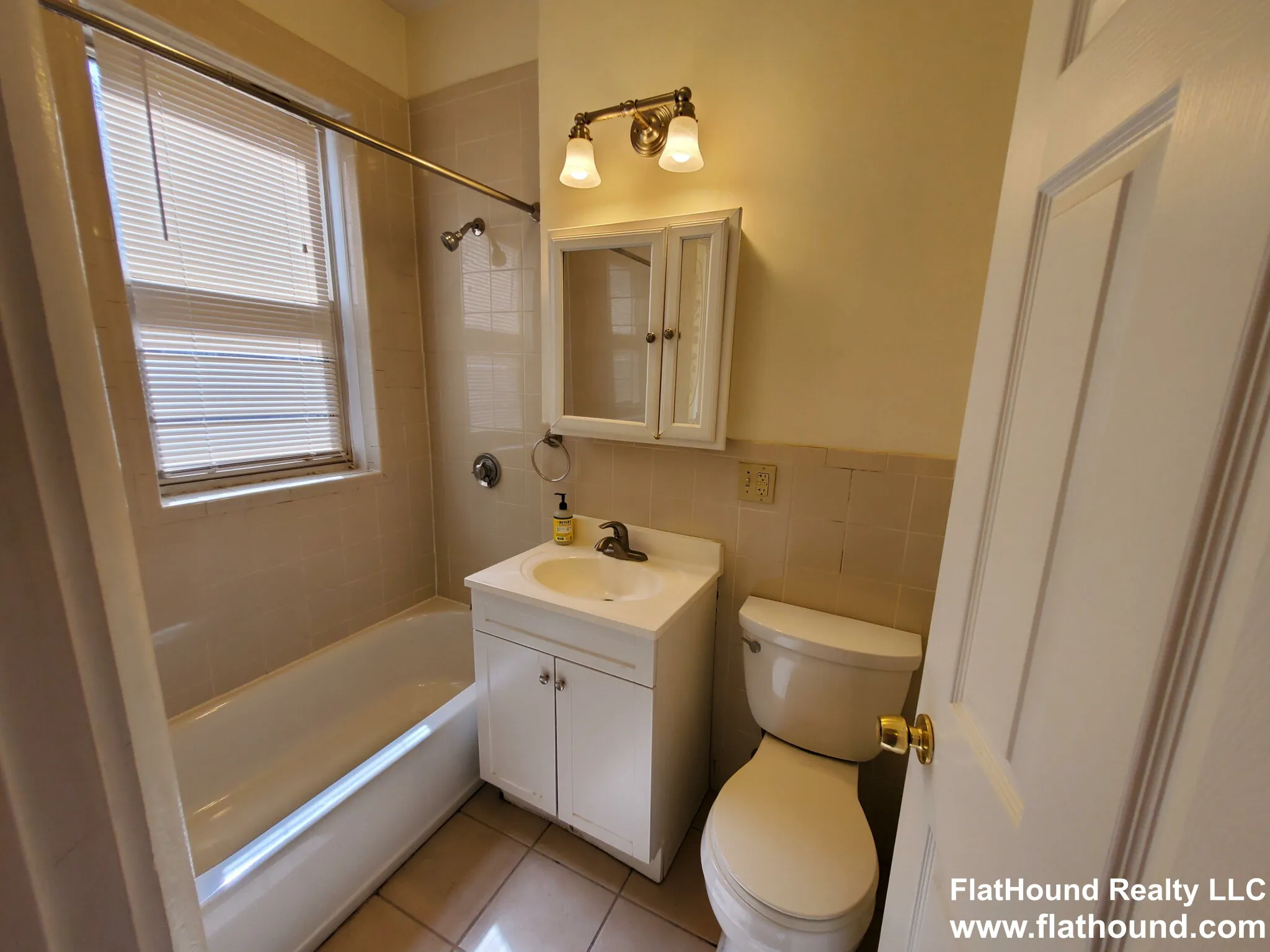 1 bed, 1 bath apartment for rent at 25 Queensberry St Unit 12, Fenway — photo 9 of 19