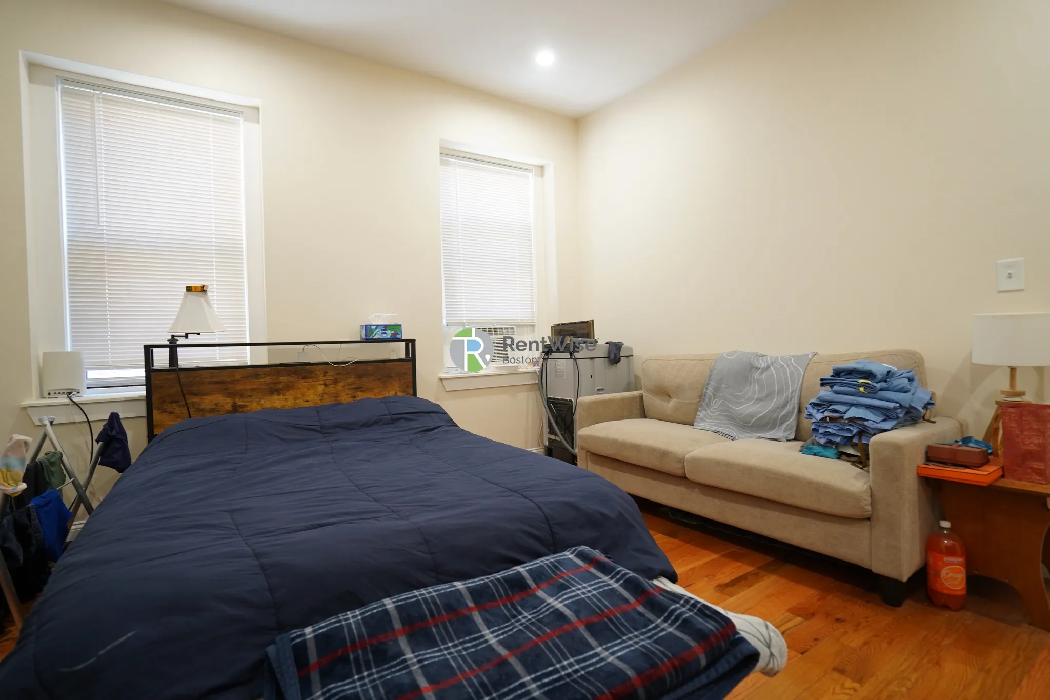 Studio bed, 1 bath apartment for rent at 25 Queensberry St Unit 15, Fenway — photo 3 of 13