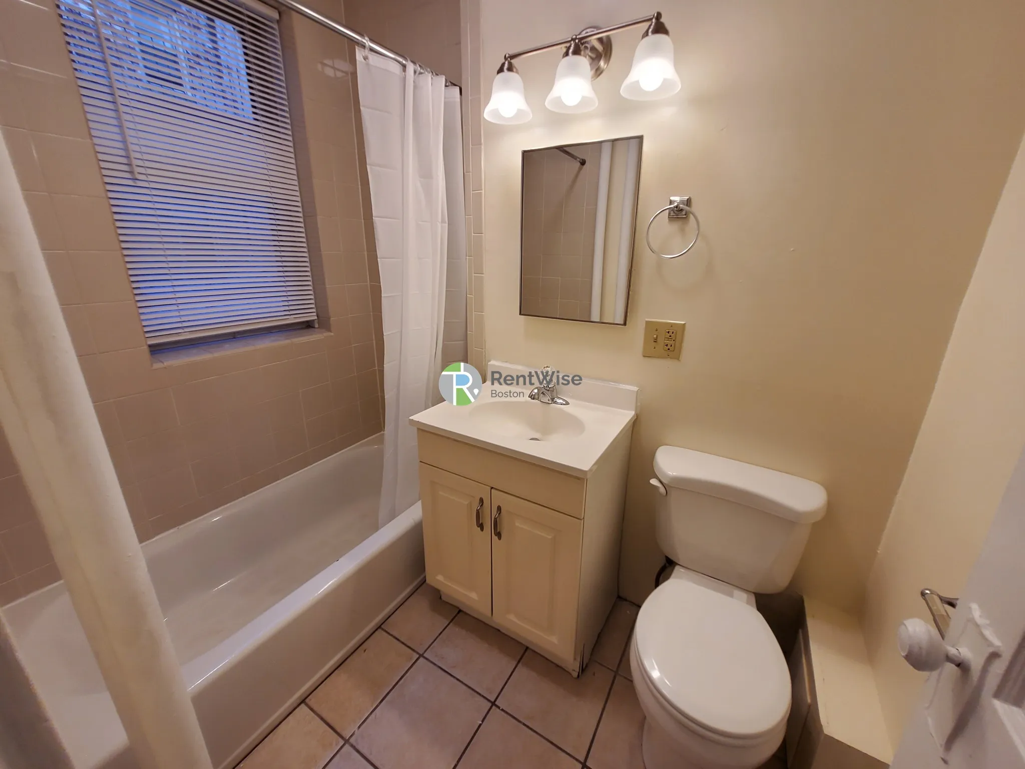 1 bed, 1 bath apartment for rent at 25 Queensberry St Unit 2, Fenway — photo 5 of 13