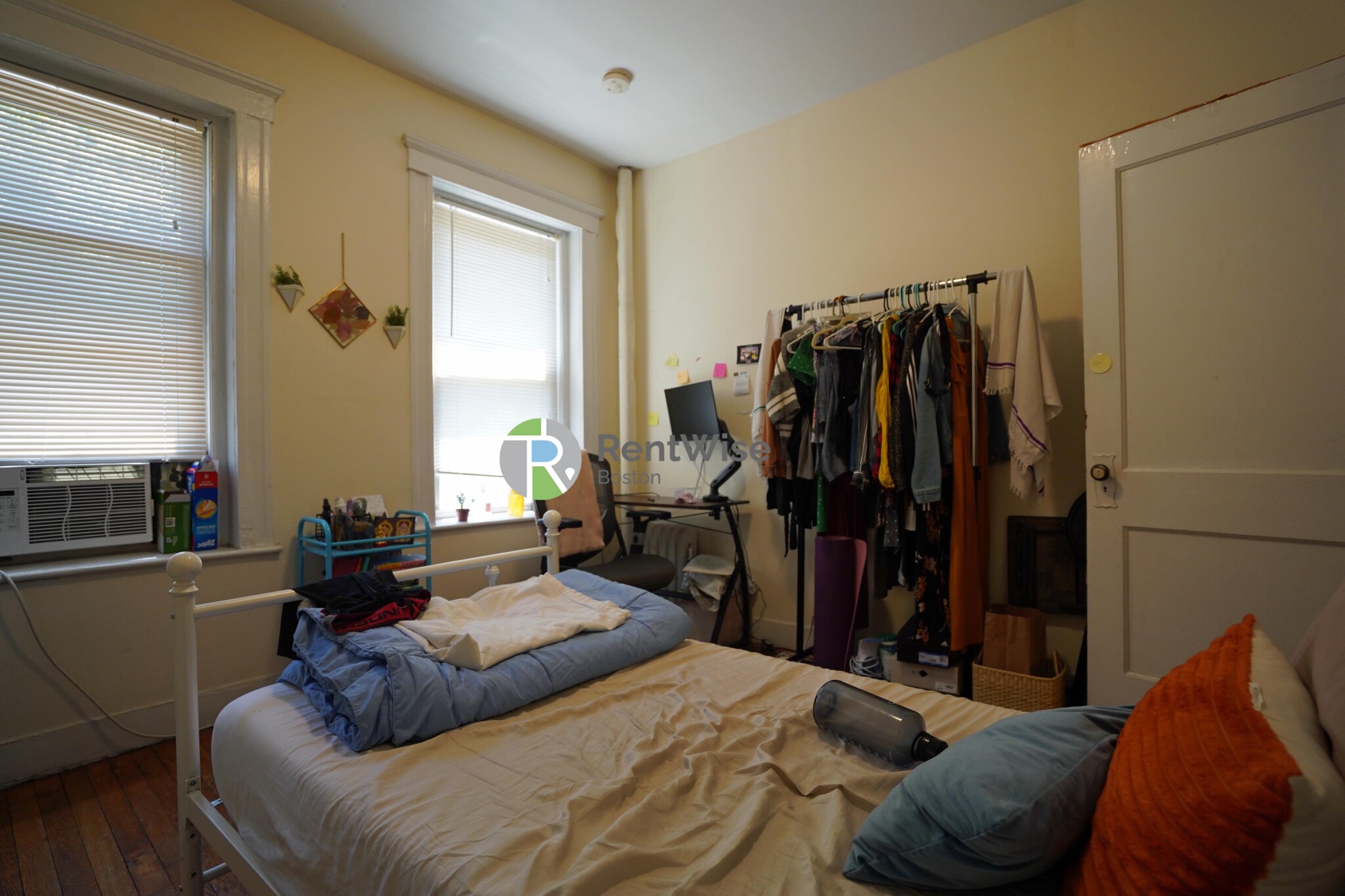 3 bed, 1 bath apartment for rent at 25 Queensberry St Unit 6, Fenway — photo 6 of 12