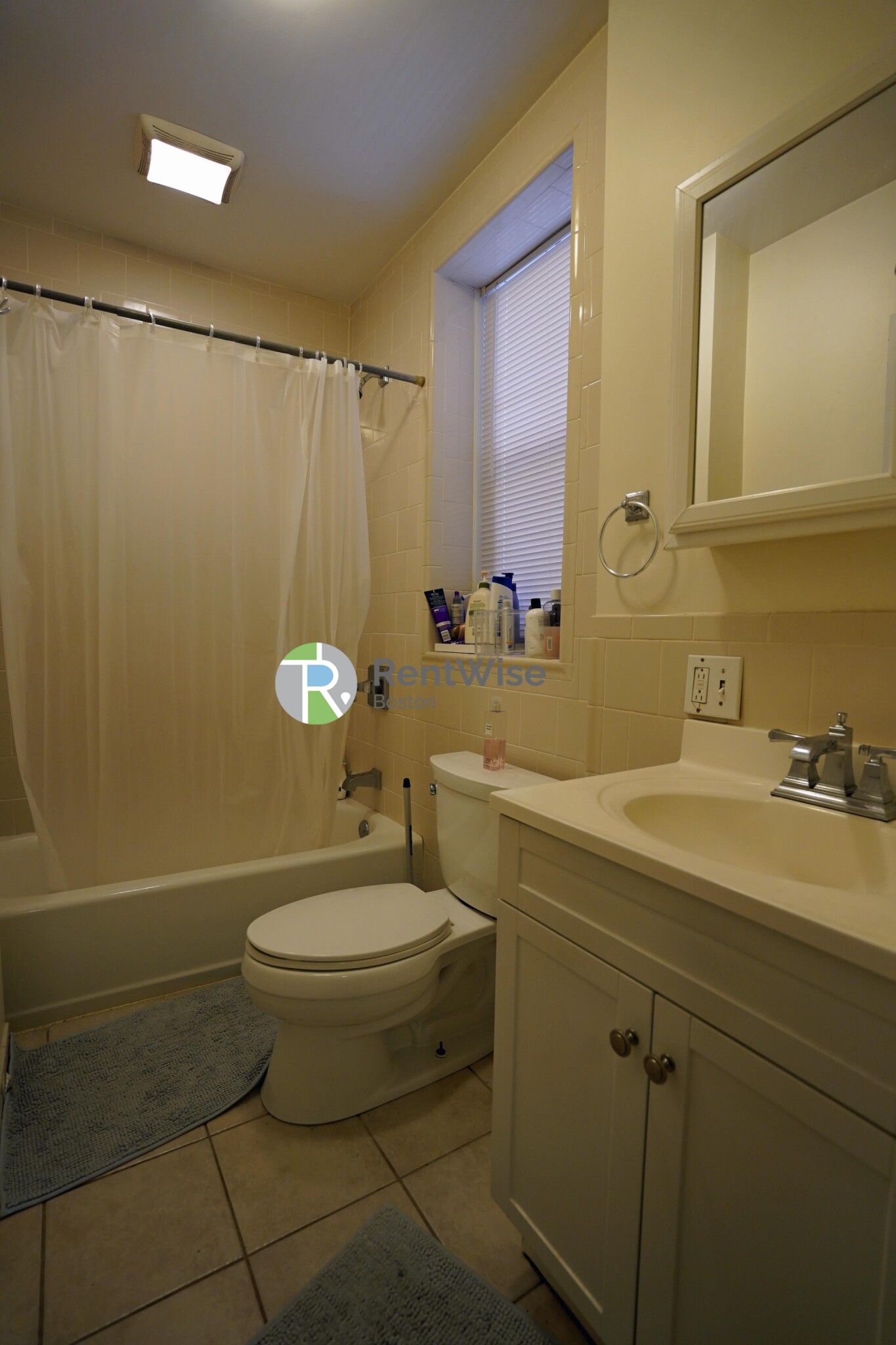 3 bed, 1 bath apartment for rent at 25 Queensberry St Unit 6, Fenway — photo 4 of 12