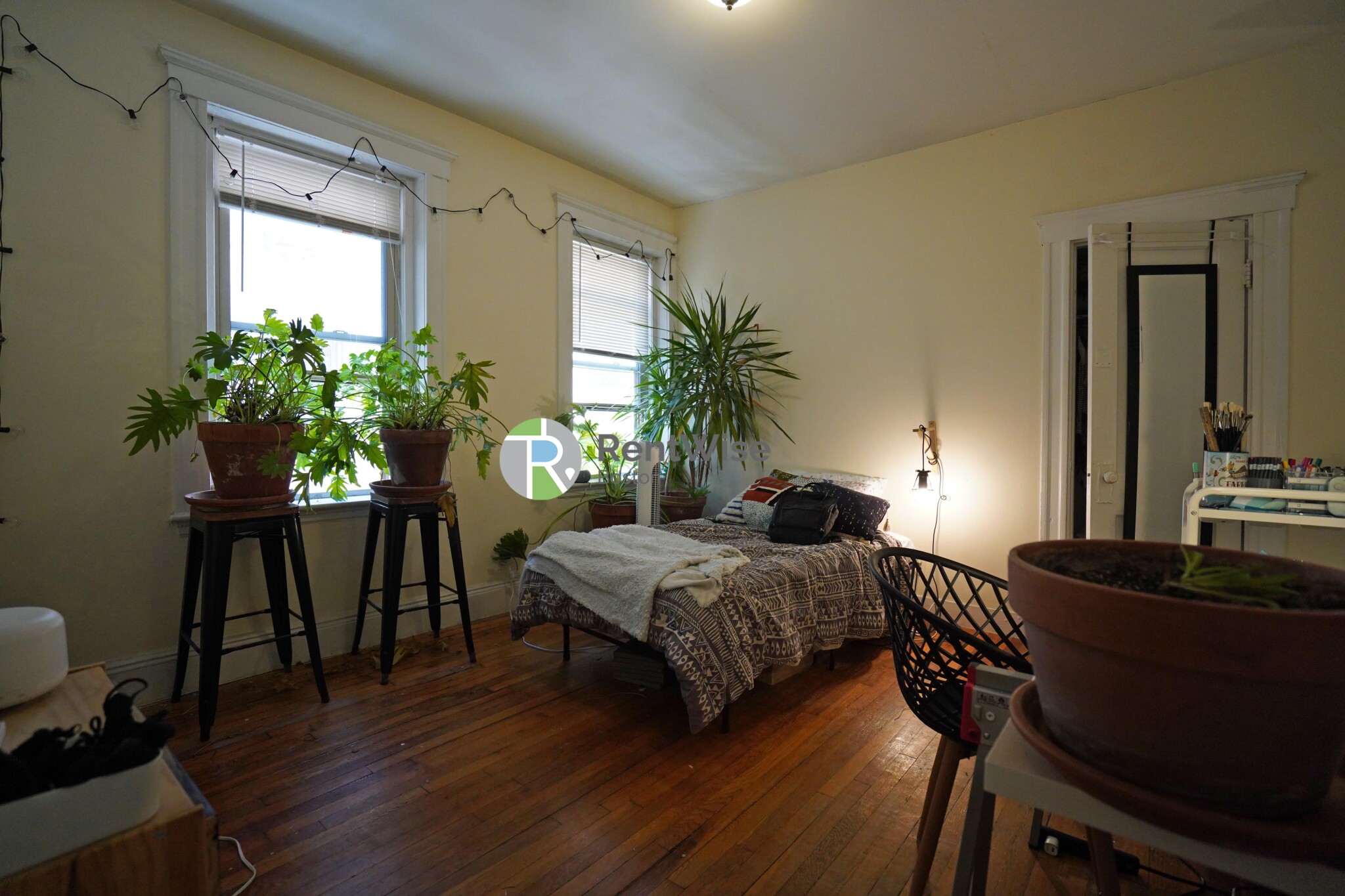 3 bed, 1 bath apartment for rent at 25 Queensberry St Unit 6, Fenway — photo 1 of 12