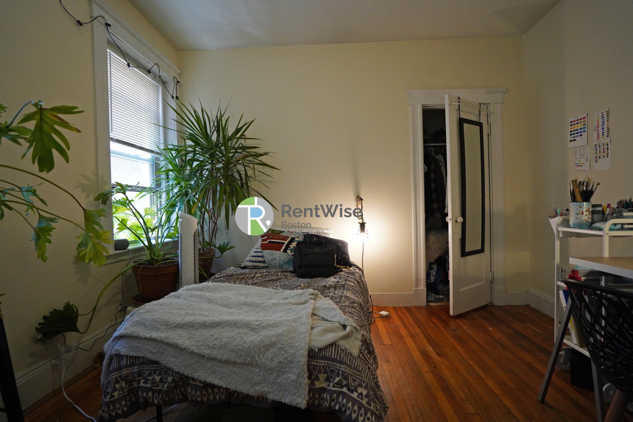 3 bed, 1 bath apartment for rent at 25 Queensberry St Unit 6, Fenway — photo 3 of 12