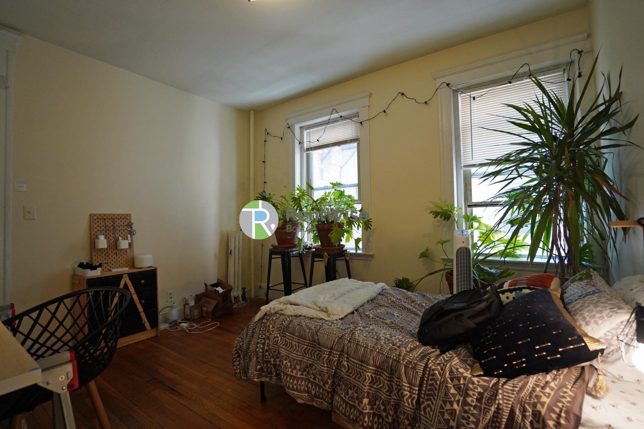 3 bed, 1 bath apartment for rent at 25 Queensberry St Unit 6, Fenway — photo 2 of 12