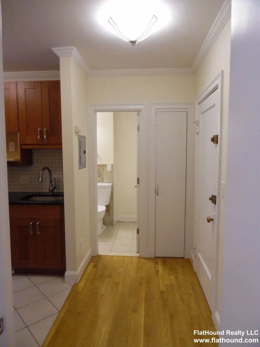 Studio bed, 1 bath apartment for rent at 25 Queensberry St Unit 9, Fenway — photo 4 of 12