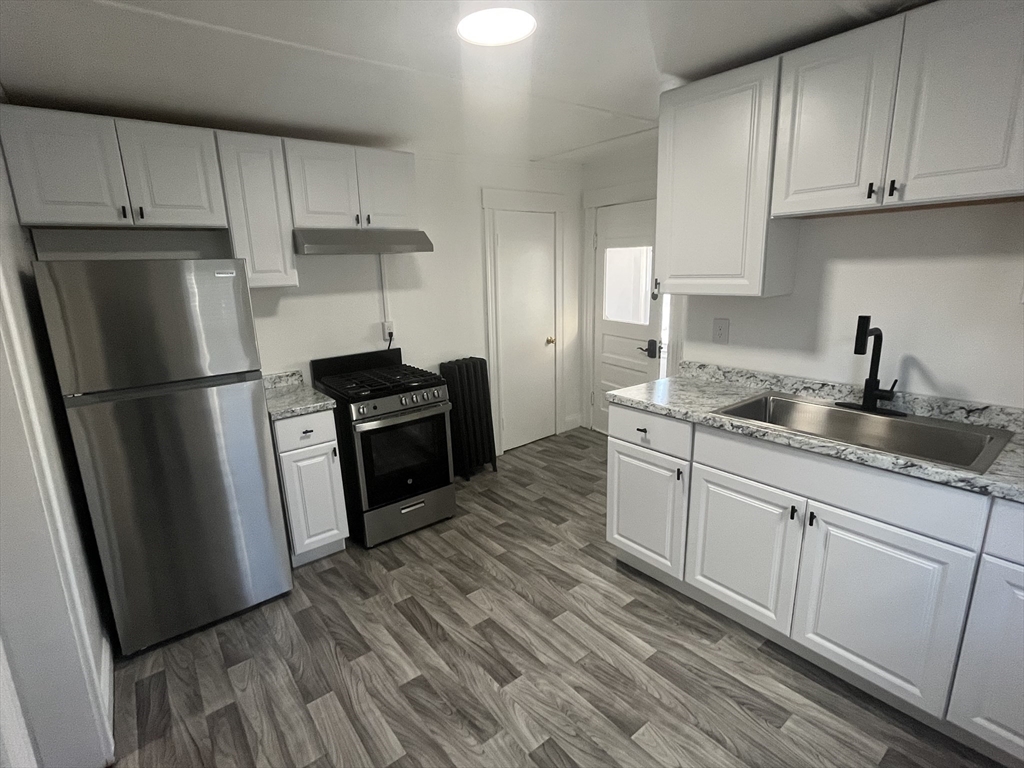 2 bed, 1 bath apartment for rent at 25 R Auburn St Unit 1, Woburn — photo 1 of 10