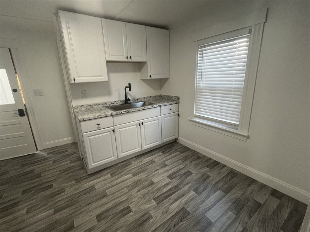 2 bed, 1 bath apartment for rent at 25 R Auburn St Unit 1, Woburn — photo 2 of 10