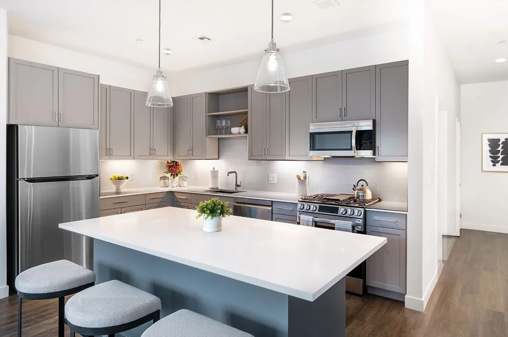3 bed, 2 bath apartment for rent at 25 River St Unit 416, Winchester — photo 1 of 12