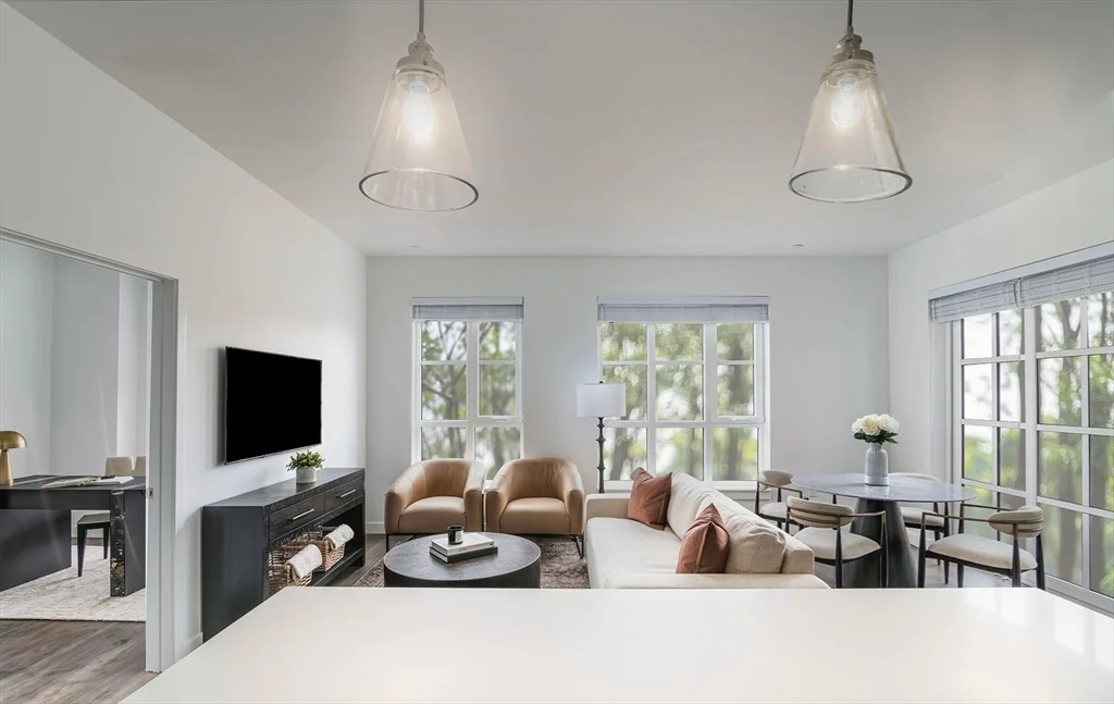 3 bed, 2 bath apartment for rent at 25 River St Unit 416, Winchester — photo 3 of 12