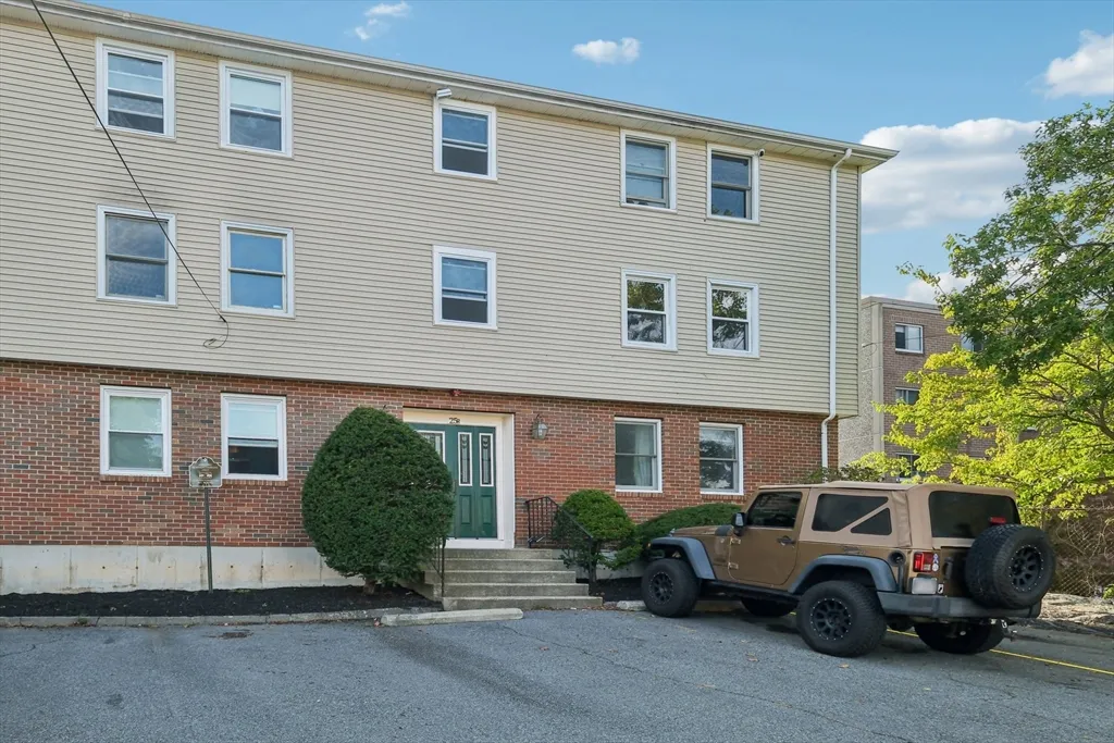 2 bed, 1 bath apartment for rent at 25 Rockland St Unit 3, West Roxbury