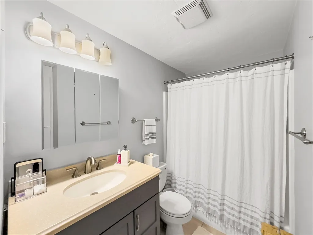 2 bed, 1 bath apartment for rent at 25 Rockland St Unit 7, West Roxbury — photo 12 of 17