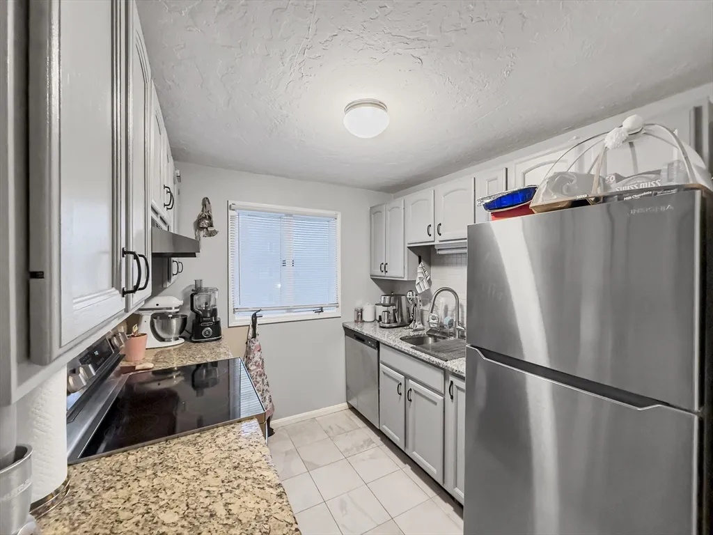 2 bed, 1 bath apartment for rent at 25 Rockland St Unit 7, West Roxbury — photo 6 of 17