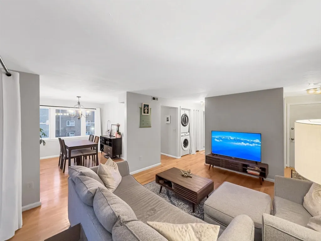 2 bed, 1 bath apartment for rent at 25 Rockland St Unit 7, West Roxbury — photo 2 of 17