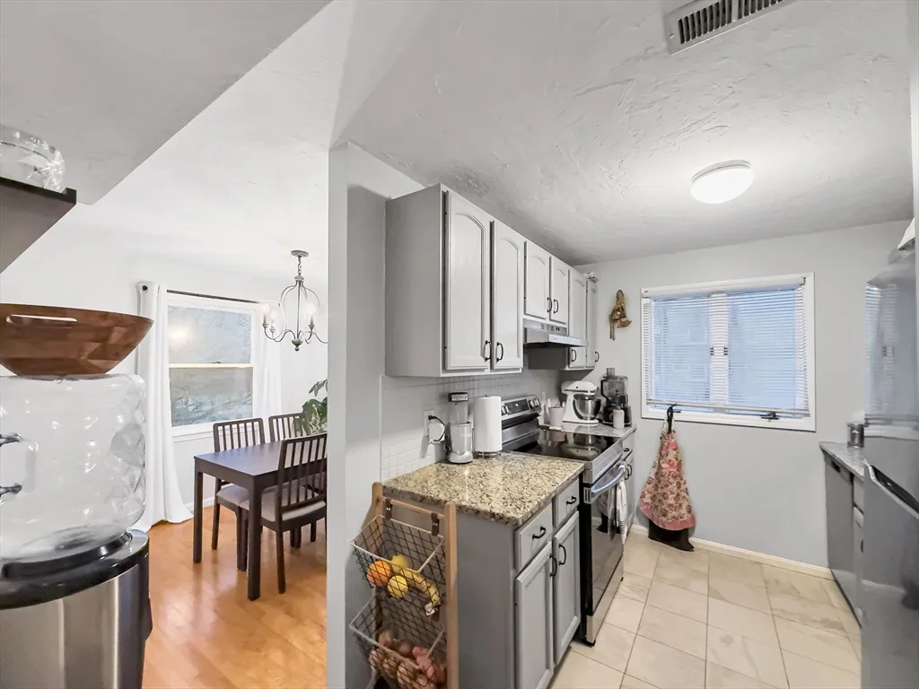 2 bed, 1 bath apartment for rent at 25 Rockland St Unit 7, West Roxbury — photo 3 of 17