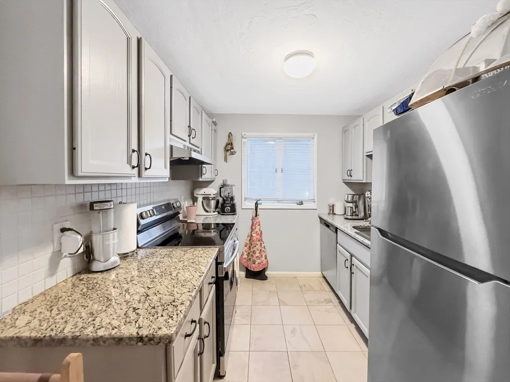 2 bed, 1 bath apartment for rent at 25 Rockland St Unit 7, West Roxbury — photo 5 of 17