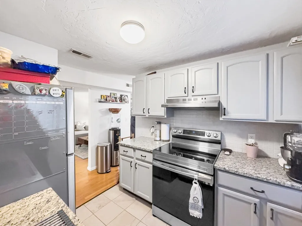 2 bed, 1 bath apartment for rent at 25 Rockland St Unit 7, West Roxbury — photo 4 of 17