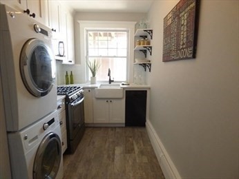 2 bed, 1 bath apartment for rent at 25 Roslyn St Unit 16, Salem — photo 2 of 12