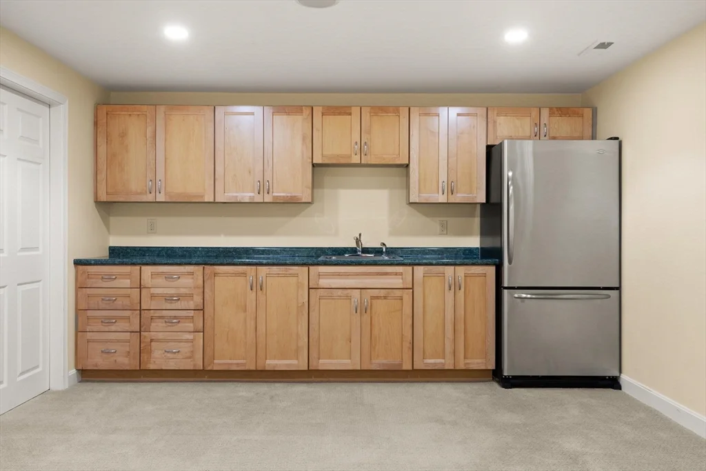 5 bed, 3 bath apartment for rent at 25 Saddle Club Rd, Lexington — photo 32 of 37