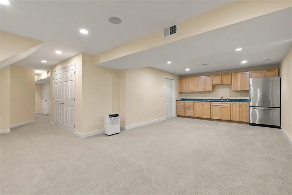 5 bed, 3 bath apartment for rent at 25 Saddle Club Rd, Lexington — photo 31 of 37