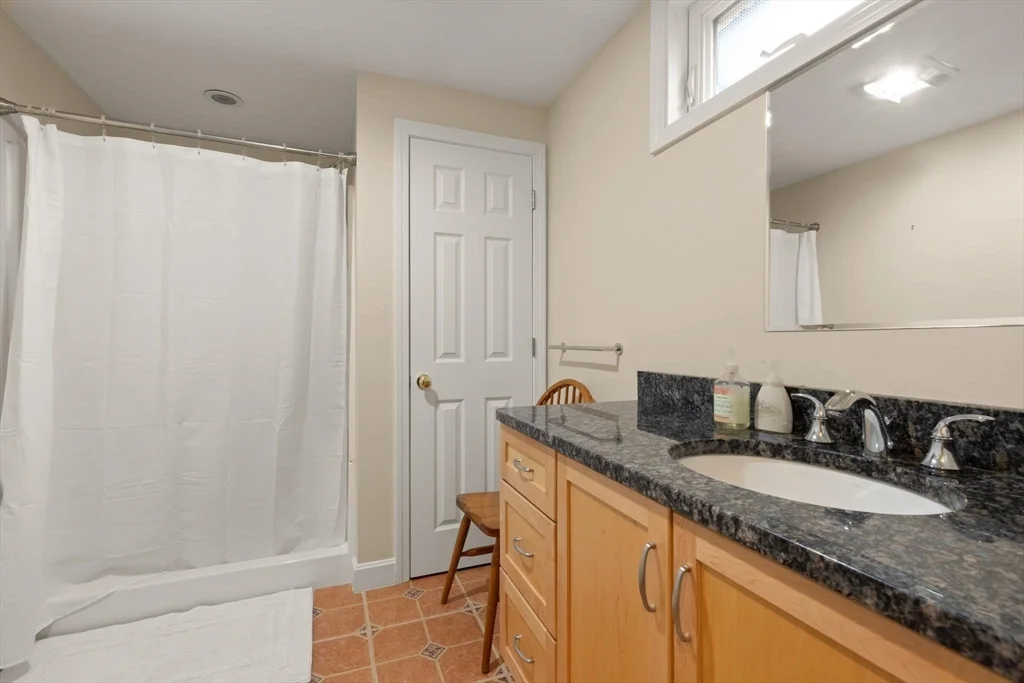 5 bed, 3 bath apartment for rent at 25 Saddle Club Rd, Lexington — photo 30 of 37