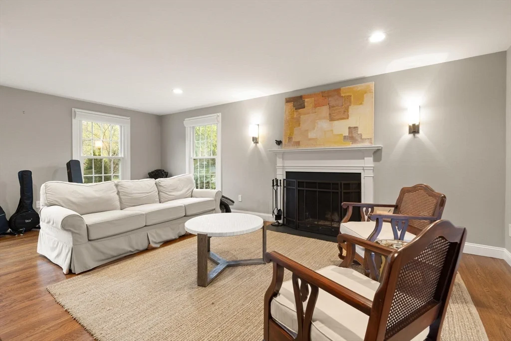 5 bed, 3 bath apartment for rent at 25 Saddle Club Rd, Lexington — photo 6 of 37