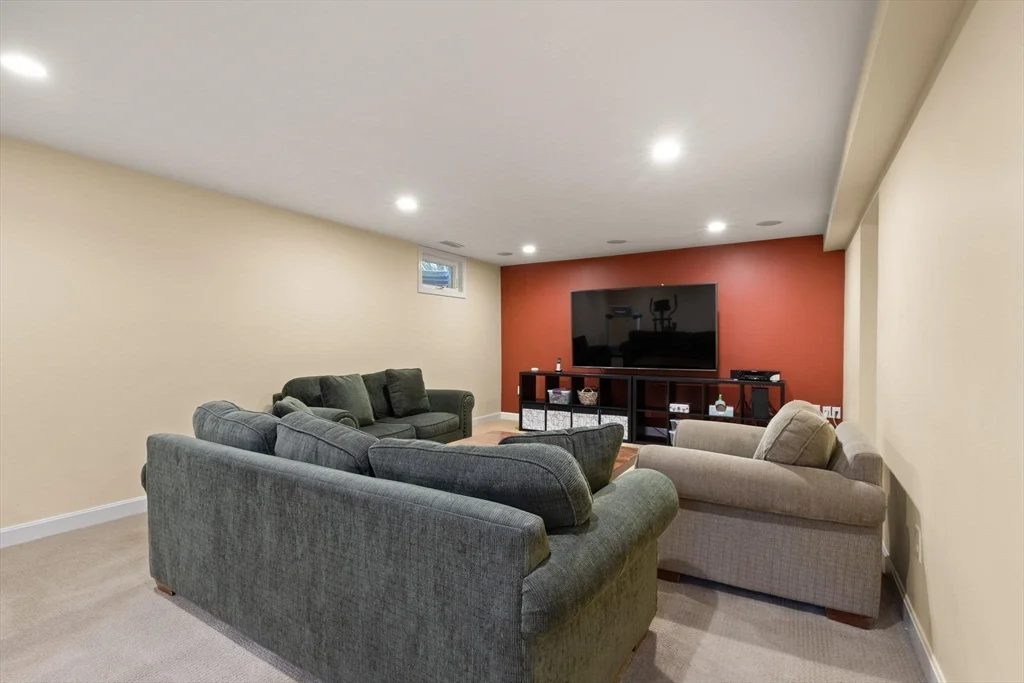 5 bed, 3 bath apartment for rent at 25 Saddle Club Rd, Lexington — photo 29 of 37