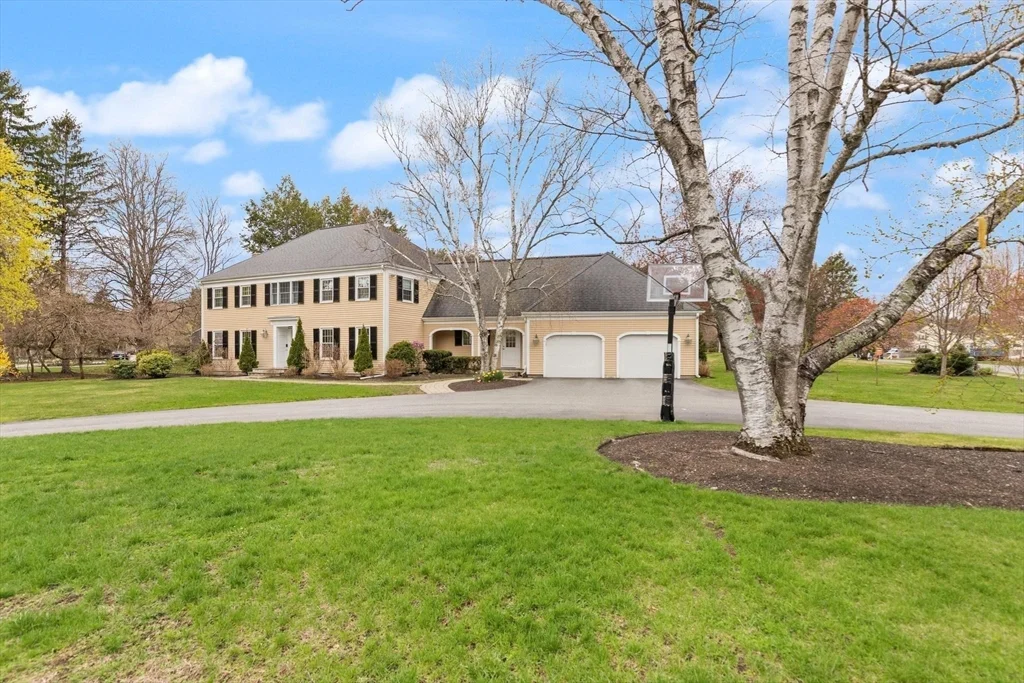 5 bed, 3 bath apartment for rent at 25 Saddle Club Rd, Lexington — photo 2 of 37