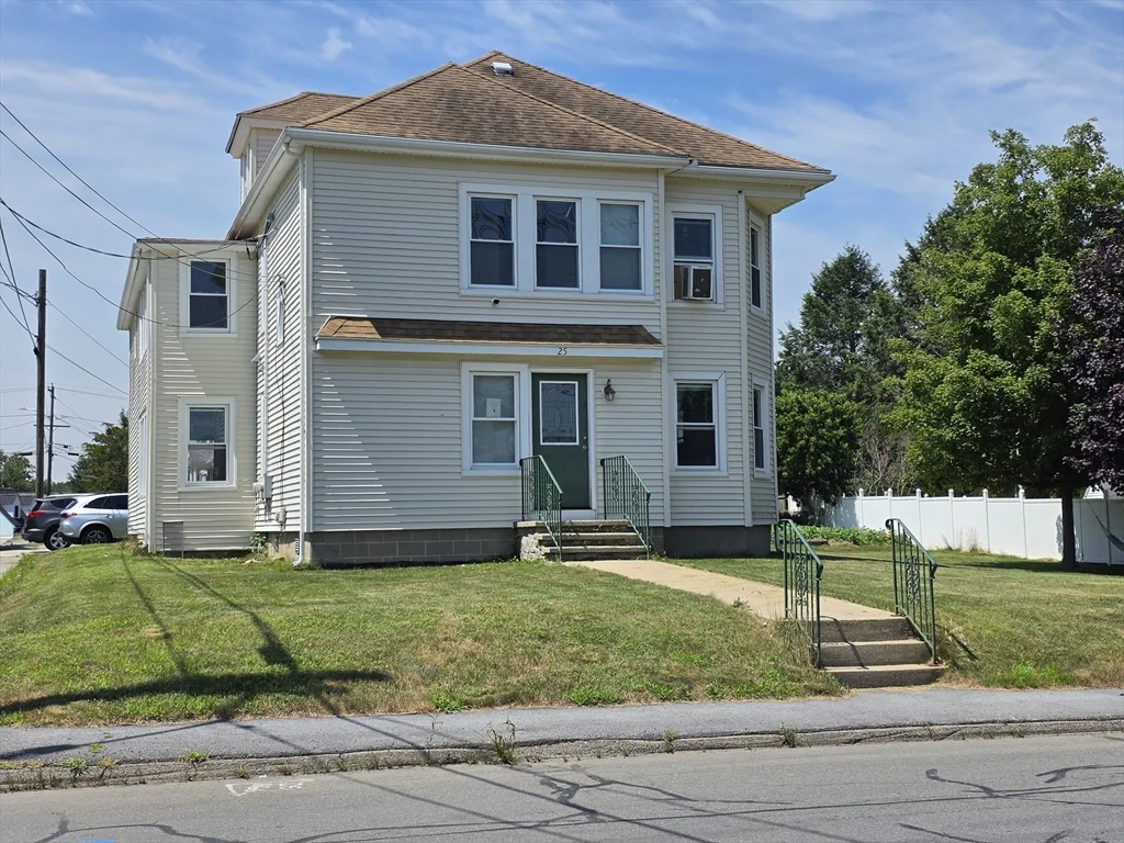 3 bed, 1 bath apartment for rent at 25 Slater St Unit 1st Fl, Webster