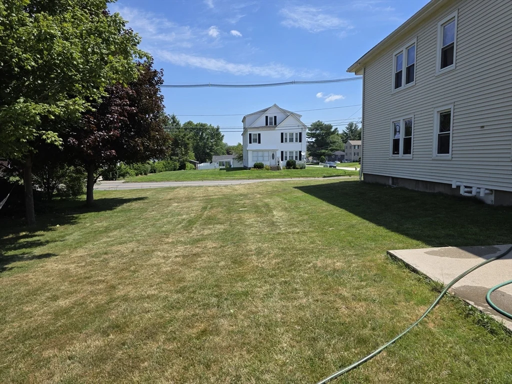 3 bed, 1 bath apartment for rent at 25 Slater St Unit 1st Fl, Webster — photo 14 of 21