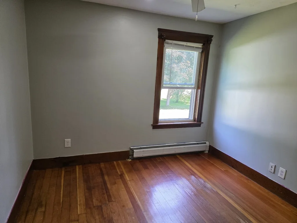 3 bed, 1 bath apartment for rent at 25 Slater St Unit 1st Fl, Webster — photo 6 of 21