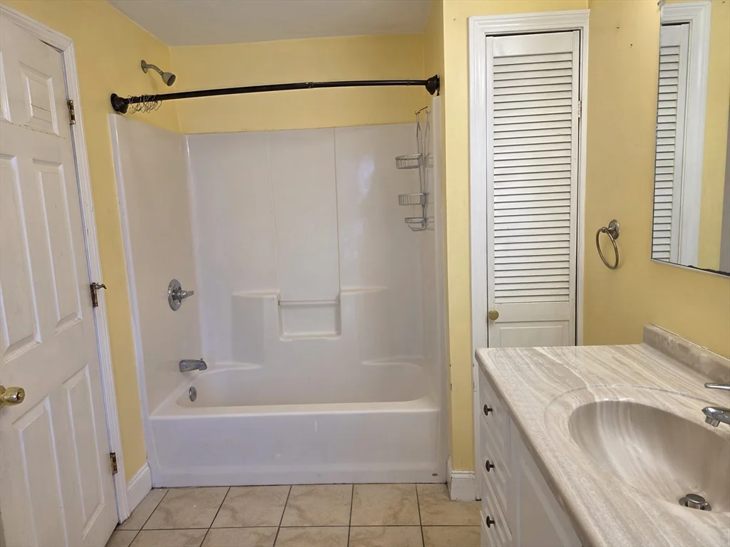 3 bed, 1 bath apartment for rent at 25 Slater St Unit 1st Fl, Webster — photo 9 of 21