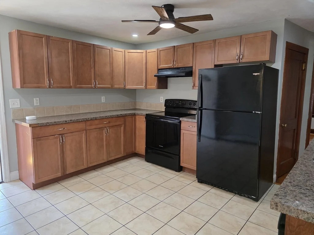 3 bed, 1 bath apartment for rent at 25 Slater St Unit 1st Fl, Webster — photo 4 of 21