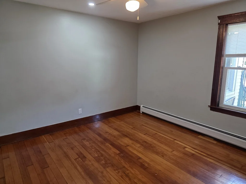 3 bed, 1 bath apartment for rent at 25 Slater St Unit 1st Fl, Webster — photo 7 of 21