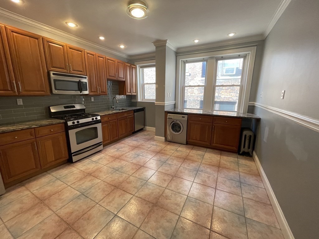 2 bed, 1 bath apartment for rent at 25 Stearns Rd Unit 4, Coolidge Corner — photo 4 of 24