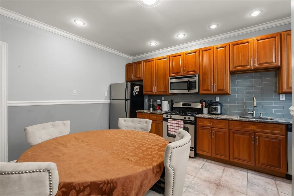 2 bed, 1 bath apartment for rent at 25 Stearns Rd Unit 4, Coolidge Corner — photo 18 of 24