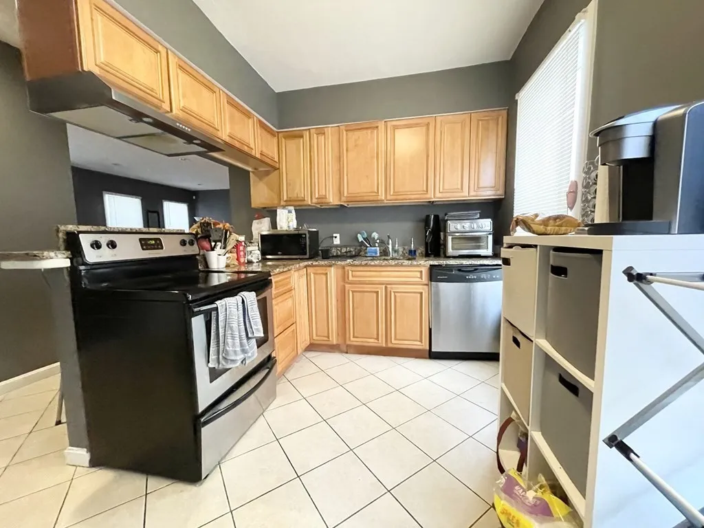 3 bed, 1 bath apartment for rent at 25 Sudan St Unit 1, Dorchester — photo 2 of 9