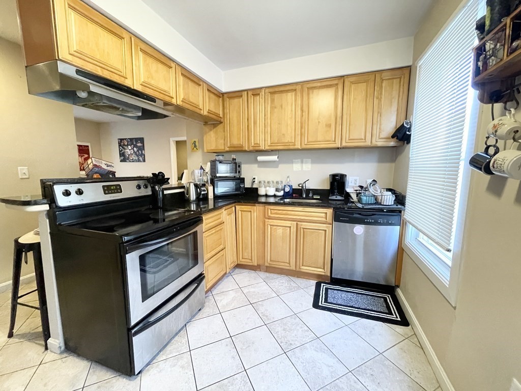4 bed, 1 bath apartment for rent at 25 Sudan St Unit 3, Dorchester — photo 2 of 11