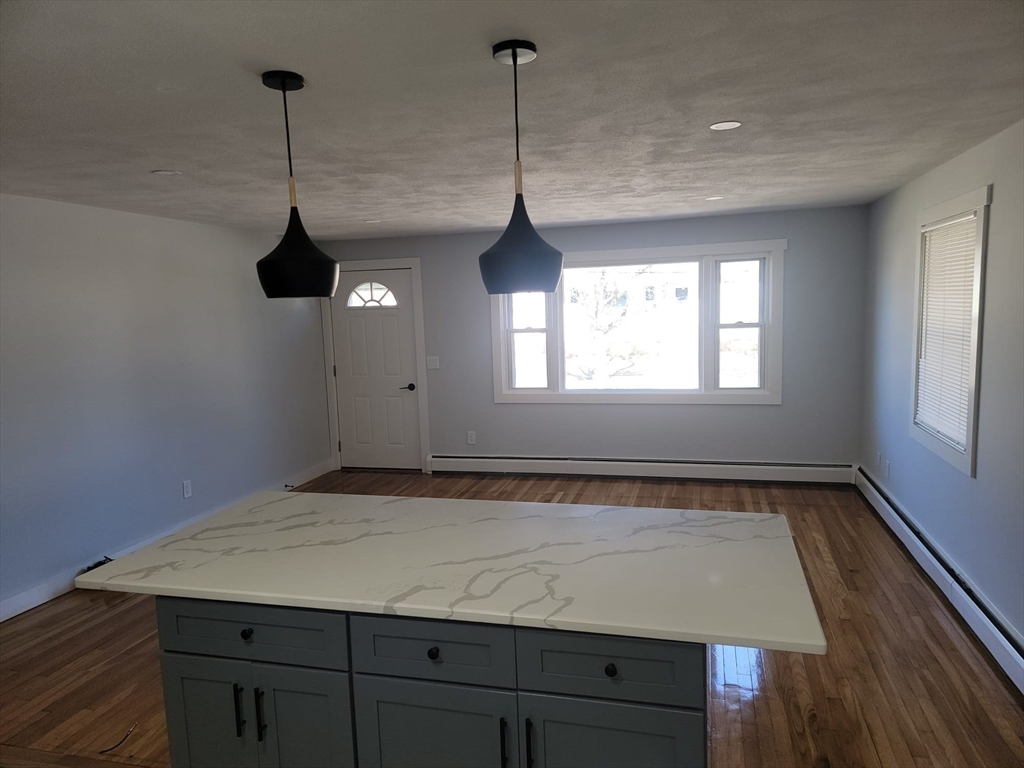 3 bed, 2 bath apartment for rent at 25 Tobyhanna, Providence — photo 3 of 18
