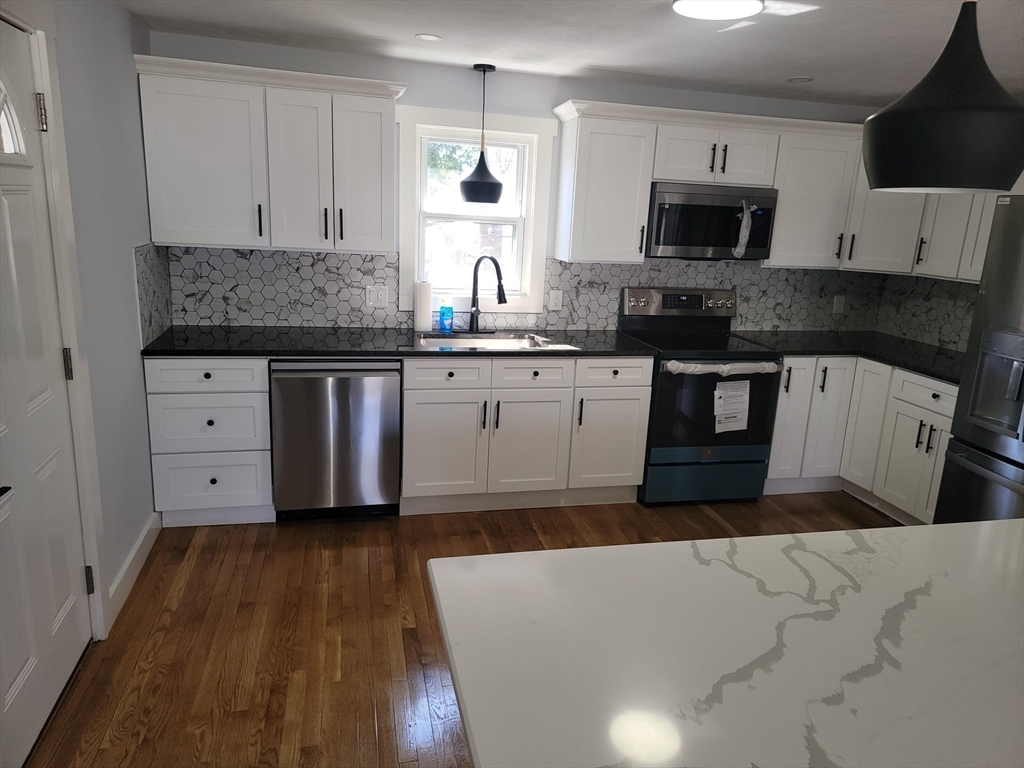 3 bed, 2 bath apartment for rent at 25 Tobyhanna, Providence — photo 1 of 18