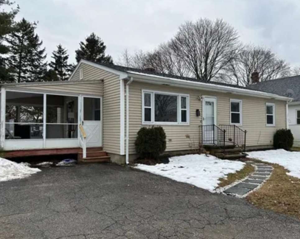 3 bed, 2 bath apartment for rent at 25 Tobyhanna, Providence — photo 17 of 18